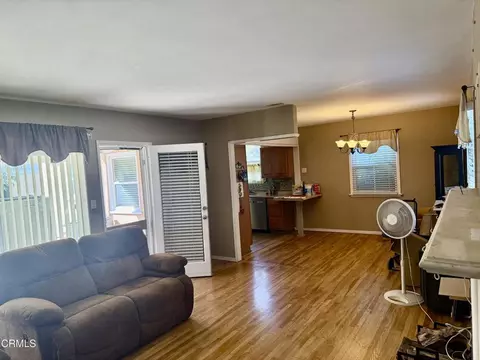 1428 W Beverly Dr, Oxnard, CA 93030 photo 2
