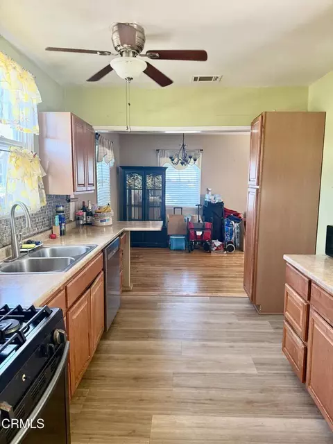 1428 W Beverly Dr, Oxnard, CA 93030 photo 3