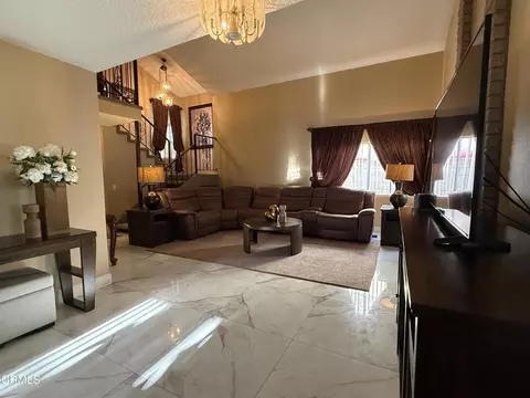 Living - 1520 Jason Pl, Oxnard, CA 93033 photo 1 of 1