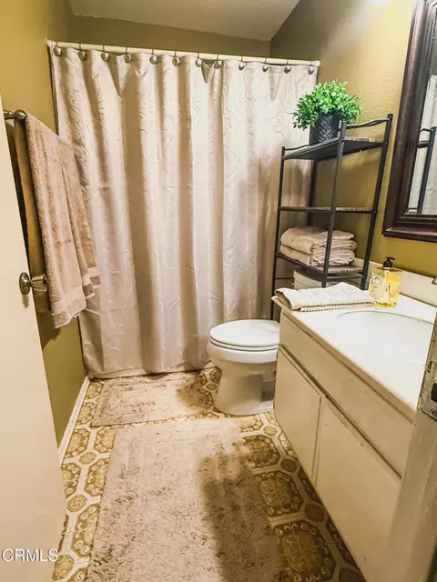 Bath - 1520 Jason Pl, Oxnard, CA 93033 photo 3 of 4