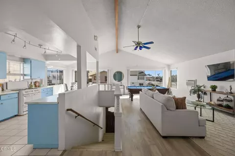 Entry Way - 261 Hollywood Blvd, Oxnard, CA 93035 photo 2 of 2