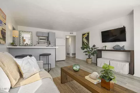 Living - 261 Hollywood Blvd, Oxnard, CA 93035 photo 1 of 5