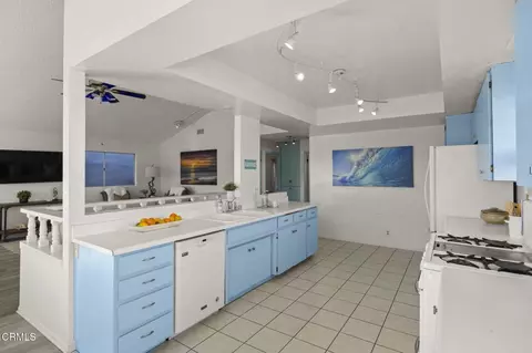 Kitchen - 261 Hollywood Blvd, Oxnard, CA 93035 photo 3 of 5