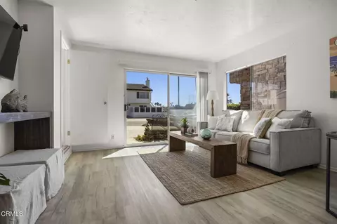 Living - 261 Hollywood Blvd, Oxnard, CA 93035 photo 2 of 5