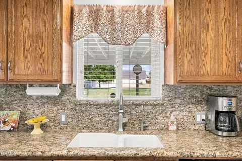 Kitchen - 10606 Dee Dee Ave, Bakersfield, CA 93312 photo 5 of 7