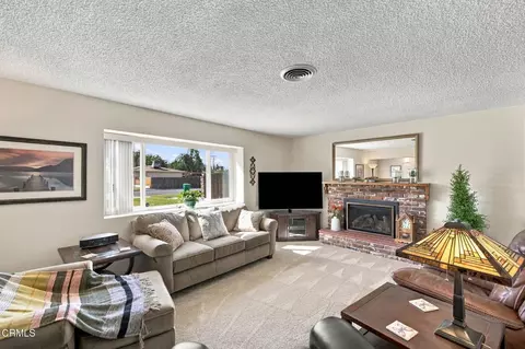 Living - 10606 Dee Dee Ave, Bakersfield, CA 93312 photo 2 of 5