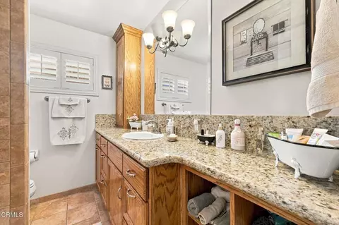Bath - 10606 Dee Dee Ave, Bakersfield, CA 93312 photo 3 of 4
