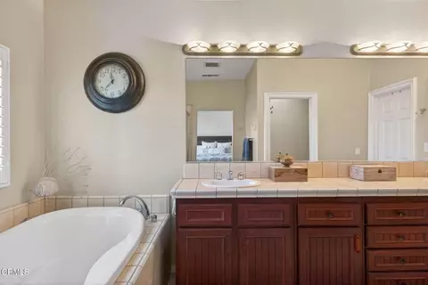 Bath - 1315 Bayside Cir, Oxnard, CA 93035 photo 3 of 6