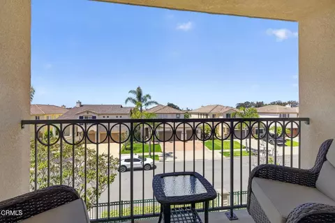 Exterior - 1315 Bayside Cir, Oxnard, CA 93035 photo 4 of 8