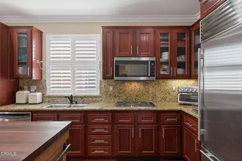 Kitchen - 1315 Bayside Cir, Oxnard, CA 93035 photo 3 of 4