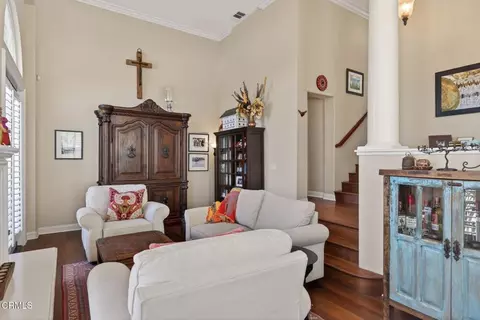Living - 1315 Bayside Cir, Oxnard, CA 93035 photo 2 of 6