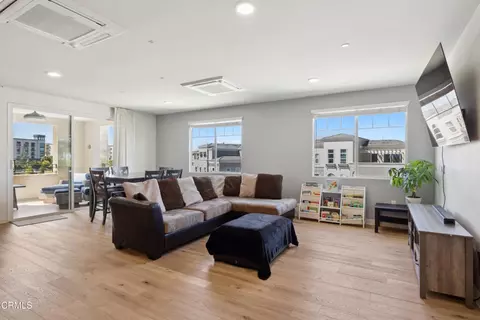 Living - 2800 Wagon Wheel Rd #304, Oxnard, CA 93036 photo 1 of 1
