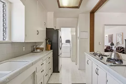 Kitchen - 1303 Cruzero St, Ojai, CA 93023 photo 4 of 4