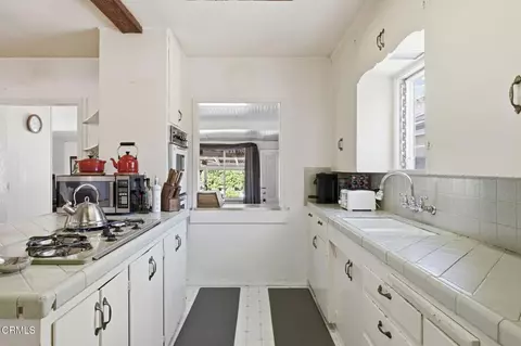 Kitchen - 1303 Cruzero St, Ojai, CA 93023 photo 3 of 4