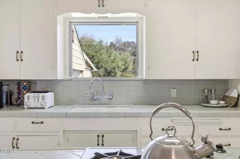 Kitchen - 1303 Cruzero St, Ojai, CA 93023 photo 2 of 4