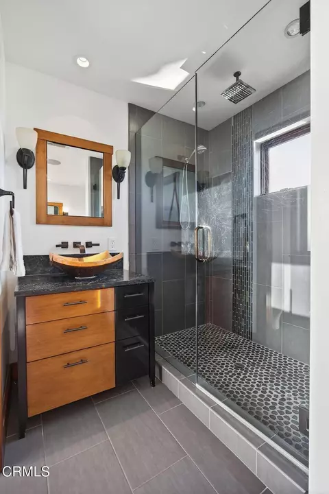Bath - 2916 Lakeshore Ct, Oxnard, CA 93035 photo 6 of 9