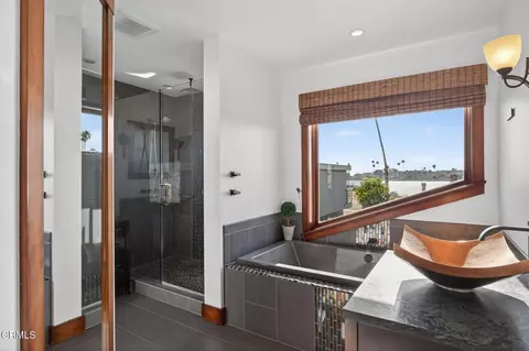 Bath - 2916 Lakeshore Ct, Oxnard, CA 93035 photo 1 of 9
