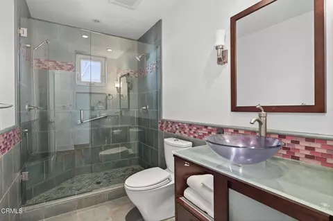 Bath - 2916 Lakeshore Ct, Oxnard, CA 93035 photo 8 of 9