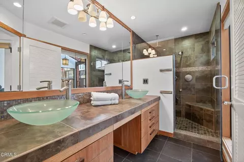 Bath - 2916 Lakeshore Ct, Oxnard, CA 93035 photo 3 of 9