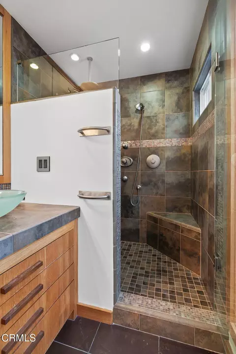 Bath - 2916 Lakeshore Ct, Oxnard, CA 93035 photo 4 of 9