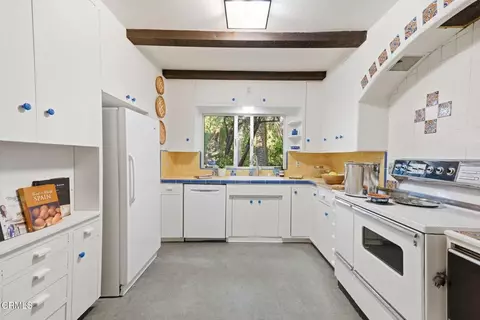 Kitchen - 610 W Eucalyptus St, Ojai, CA 93023 photo 1 of 4