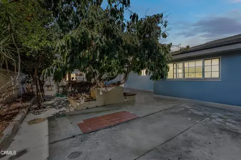 Exterior - 405 W Beverly Dr, Oxnard, CA 93030 photo 4 of 5