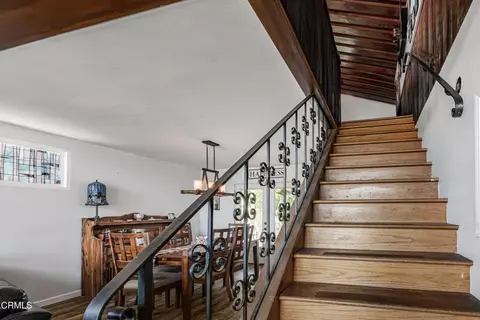 Entry Way - 405 W Beverly Dr, Oxnard, CA 93030 photo 1 of 2