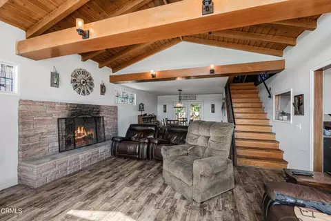 Living - 405 W Beverly Dr, Oxnard, CA 93030 photo 1 of 2