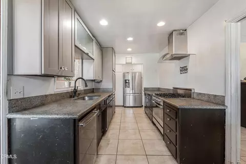 Kitchen - 405 W Beverly Dr, Oxnard, CA 93030 photo 4 of 4