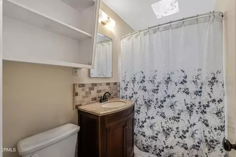 Bath - 405 W Beverly Dr, Oxnard, CA 93030 photo 2 of 3