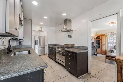 Kitchen - 405 W Beverly Dr, Oxnard, CA 93030 photo 2 of 4