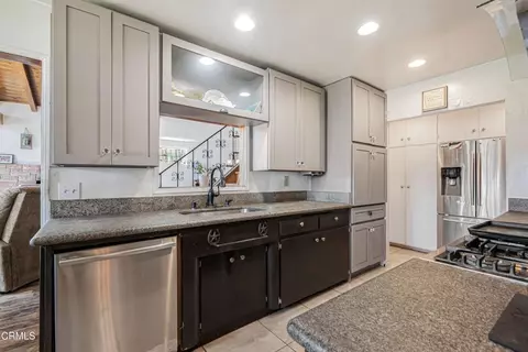 Kitchen - 405 W Beverly Dr, Oxnard, CA 93030 photo 3 of 4