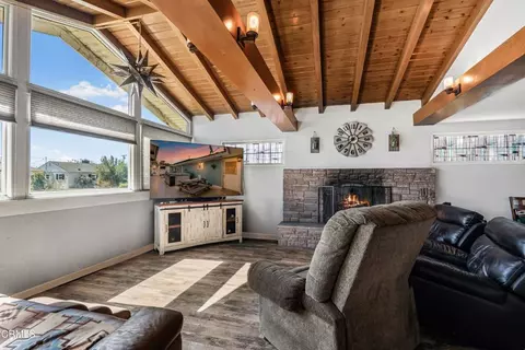 Living - 405 W Beverly Dr, Oxnard, CA 93030 photo 2 of 2