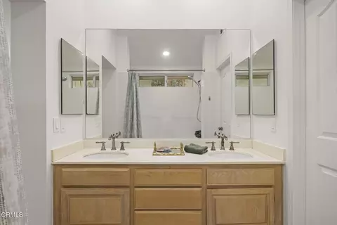 Bath - 708 Kickapoo Dr, Ventura, CA 93001 photo 2 of 4