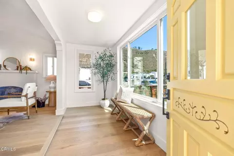 Entry Way - 175 E Lewis St, Ventura, CA 93001 photo 1 of 5
