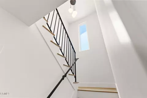 Entry Way - 175 E Lewis St, Ventura, CA 93001 photo 4 of 5