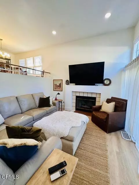 Living - 4868 Sullivan St, Ventura, CA 93003 photo 4 of 4