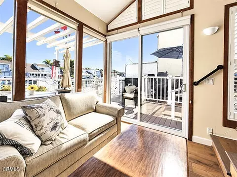 Living - 2020 Kingsbridge Way, Oxnard, CA 93035 photo 3 of 3