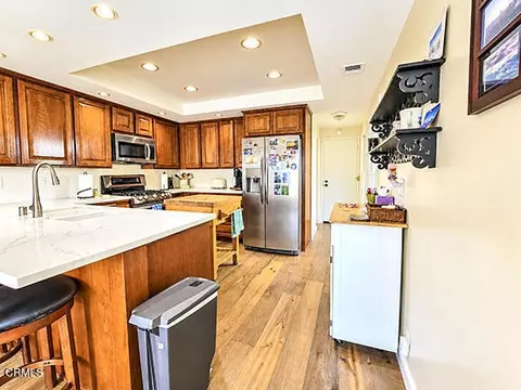 Kitchen - 2020 Kingsbridge Way, Oxnard, CA 93035 photo 1 of 2