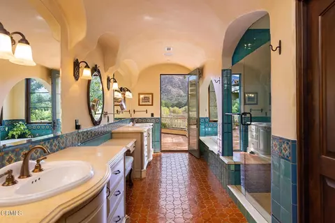 Bath - 561 Saddle Ln, Ojai, CA 93023 photo 2 of 4