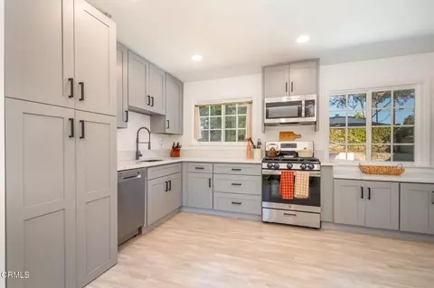 Kitchen - 894 Barton Ave, Camarillo, CA 93010 photo 1 of 2