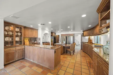 Kitchen - 1045 Mandalay Beach Rd, Oxnard, CA 93035 photo 3 of 4