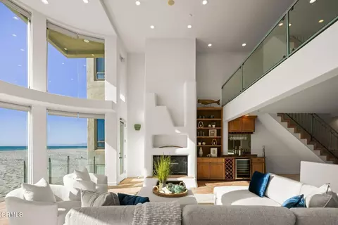 Living - 1045 Mandalay Beach Rd, Oxnard, CA 93035 photo 6 of 13