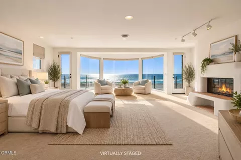 Bedroom - 1045 Mandalay Beach Rd, Oxnard, CA 93035 photo 1 of 6