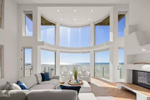 Living - 1045 Mandalay Beach Rd, Oxnard, CA 93035 photo 1 of 13