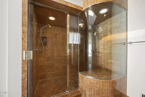 Bath - 1045 Mandalay Beach Rd, Oxnard, CA 93035 photo 3 of 11