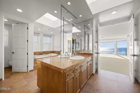 Bath - 1045 Mandalay Beach Rd, Oxnard, CA 93035 photo 2 of 11