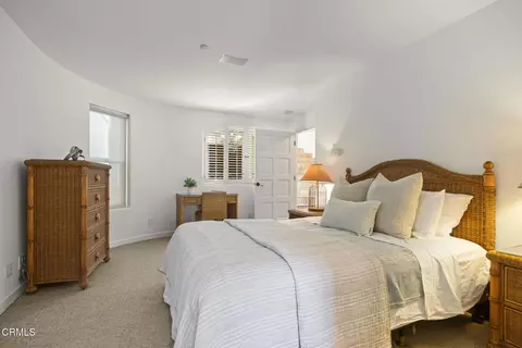 Bedroom - 1045 Mandalay Beach Rd, Oxnard, CA 93035 photo 2 of 6