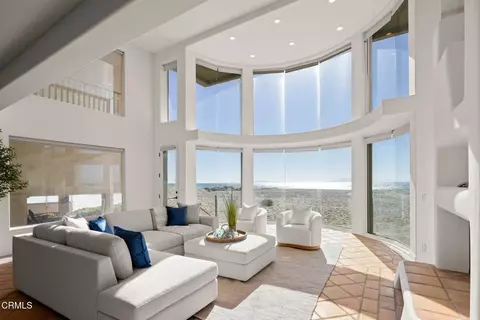 Living - 1045 Mandalay Beach Rd, Oxnard, CA 93035 photo 4 of 13