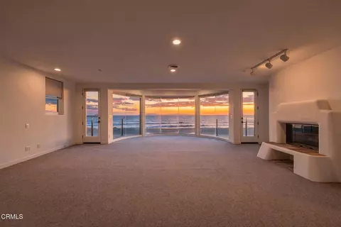 Living - 1045 Mandalay Beach Rd, Oxnard, CA 93035 photo 10 of 13